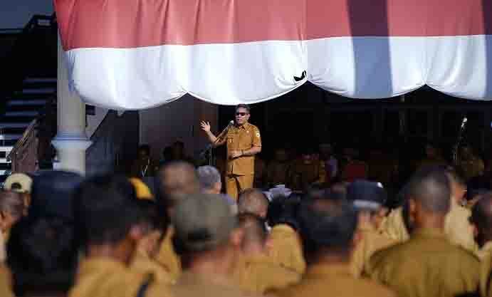 Wakil Wali Kota Tidore Kepulauan Ahmad Laiman menyampaikan sambutan saat memimpin Apel Pagi Gabungan