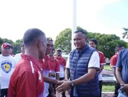 Wali Kota Tidore Kepulauan Muhammad Sinen bersama Kontingen Kota Tidore Kepulauan