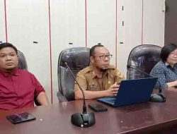 Asisten Sekda Bidang Pemerintahan dan Kesra Rudi Ipaenin memberikan Sambutan pada Forum Kemitraan Pengelolaan Kerja Sama Bidang Kesehatan Dengan Pemangku Kepentingan