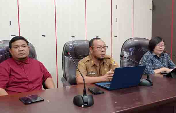 Asisten Sekda Bidang Pemerintahan dan Kesra Rudi Ipaenin memberikan Sambutan pada Forum Kemitraan Pengelolaan Kerja Sama Bidang Kesehatan Dengan Pemangku Kepentingan