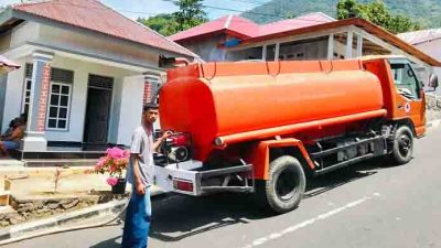 BPBD Kota Tidore Suplai Air ke pegunungan