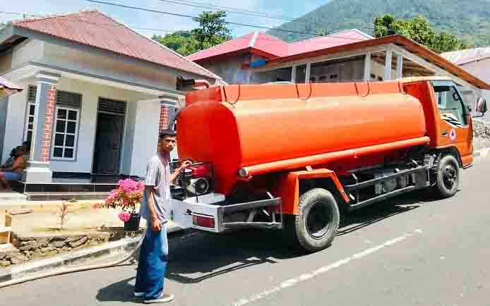 BPBD Kota Tidore Suplai Air ke pegunungan