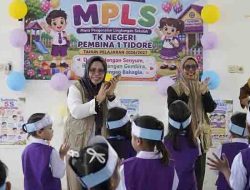 Bunda PAUD Kota Tidore Kepulauan Hj_ Rahmawati Muhammad Sinen bersama Ketua Pokja Bunda PAUD Kota Tidore Ny_ Sumiyati Ahmad Laiman melakukan monitoring MPLS