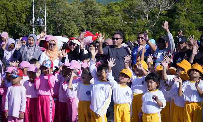 Foto bersama para peringatan Hari Anak Nasional Tahun 2026 di Pantai Tugulufa
