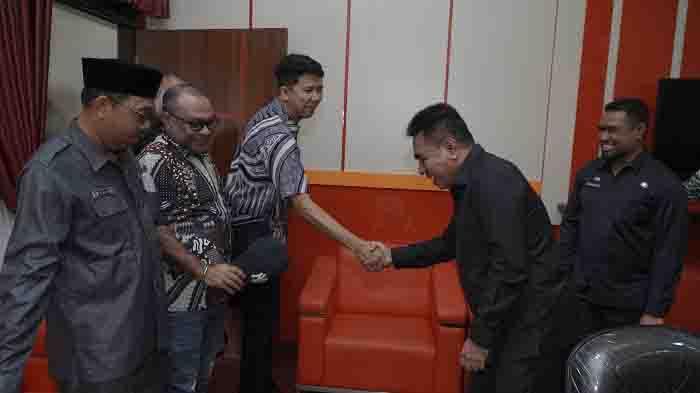 Wakil Walikota Tidore Kepulauan Ahmad Laiman menerima Audiensi dari Pimpinan Telkomsel Ternate di ruang kerja Wakil Walikota