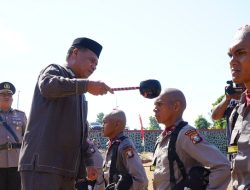 Wali Kota Tidore Kepulauan diwakili Staf Ahli Wali Kota Bidang Ekonomi Pembangunan dan Keuangan H Abdul Hakim Adjam melakukan tradisi Siraman