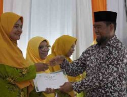 Asisten Sekretaris Daerah Bidang Administrasi Umum Sofyan Saraha memberikan sambutan pada peringatan Milad ke-109 Aisyiyah sekaligus menyerahkan piagam