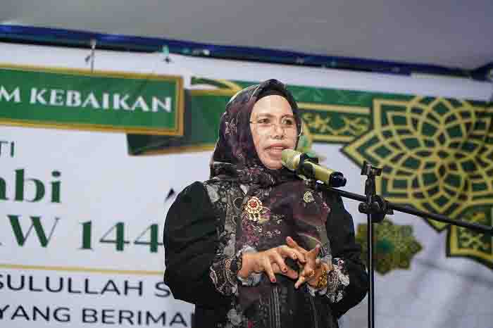 Ketua Tim Penggerak PKK Kota Tidore Kepulauan Hj. Rahmawati Muhammad Sinen yang juga selaku Penasehat Badan Kontak Majelis Ta’lim