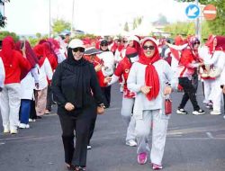 Pertemuan Rutin yang dirangkaikan dengan Senam Bersama, lalu dilanjutkan dengan Penggalangan Dana (3)