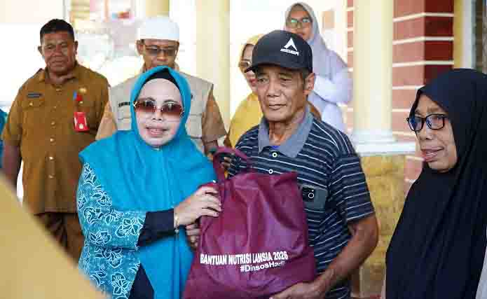 Sekolah Lansia Pelangi Senja Kelurahan Gubukusuma menerima bantuan Paket Nutrisi Lansia