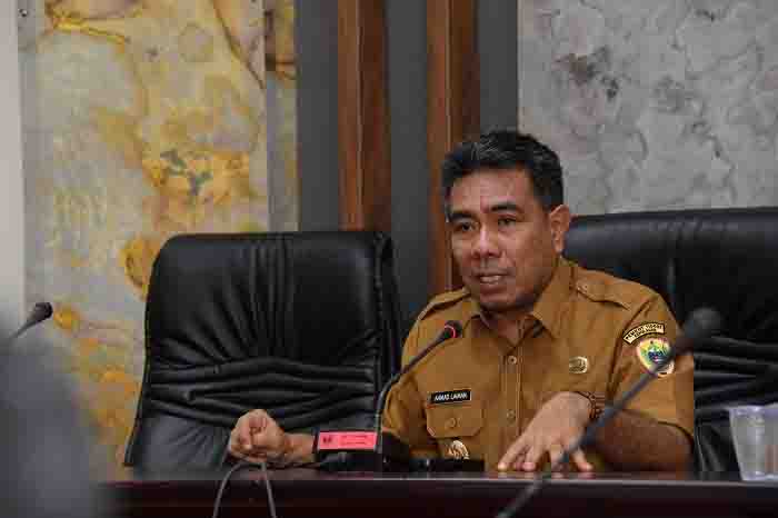 Wakil Walikota Tidore Kepulauan Ahmad Laiman Memberikan Arahan Pada Rapat Pembahasan Penanganan Sampah di Kota Tidore Kepulauan .