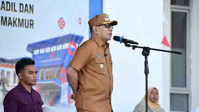 Wakil Walikota Tidore Kepulauan Ahmad Laiman bertindak selaku inspektur upacara