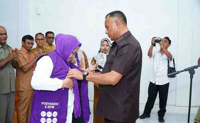 Wali Kota Tidore Kepulauan Muhammad Sinen mengukuhkan Tim pembina posyandu Kota Tidore Kepulauan