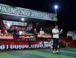 Wakil walikota Tidore Kepulauan Ahmad Laiman Memberikan Sambutan Sekaligus Menutup Dengan Resmi Tongowai Futsal Championship Pemuda Pelajar Tongowai di Lapangan Futsal Kelurahan Tongowai