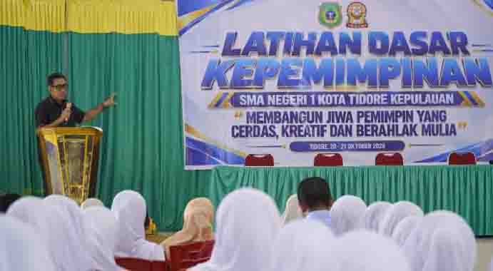 Wakil Wali Kota Tidore Kepulauan membuka LDK Siswa SMAN 1